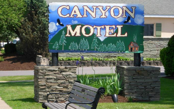Canyon Motel