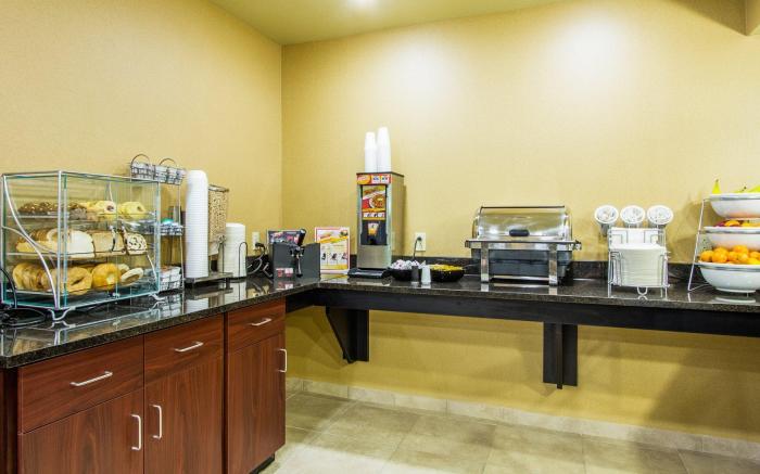 Cobblestone Inn & Suites - Corry