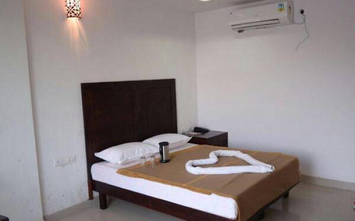 Hotel Vishalas The Raj Kesar Regency