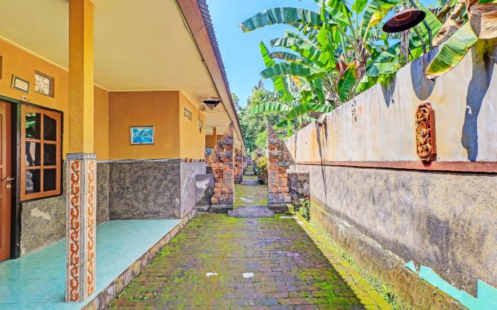 SPOT ON 92399 Hotel Sekar Jagat  Near Pantai Baluk Rening