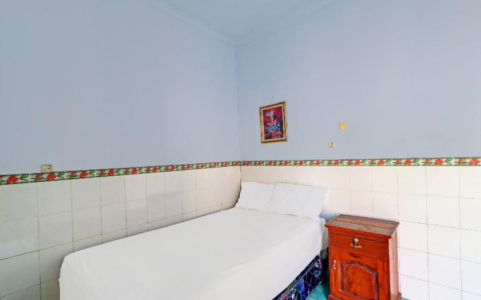SPOT ON 92399 Hotel Sekar Jagat  Near Pantai Baluk Rening