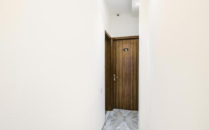 FabHotel Yellow Leaf