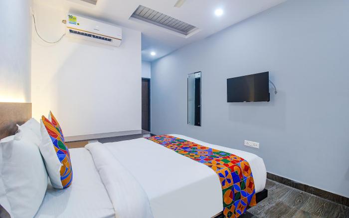 FabHotel W Grand Suites - Nr Lanco Hills, Manikonda