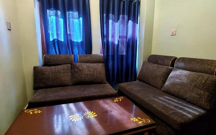 Luniva Restaurant And Guest House