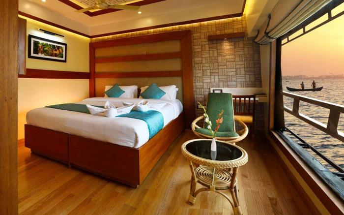 Royal Houseboats