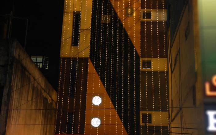 Redstone Hotel-Near US Consulate