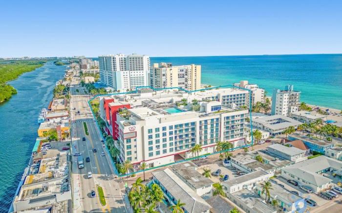 Best Stay| Rooftop Pool|Hollywood Beach Board–walk