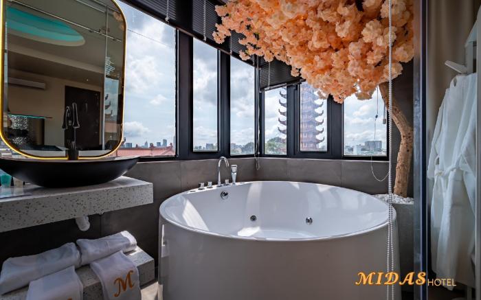 Midas Hotel