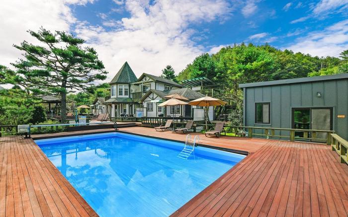 Tasha's Garden Pension