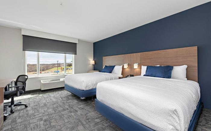 HOLIDAY INN EXPRESS KANSAS CITY NORTH PARKVILLE By IHG