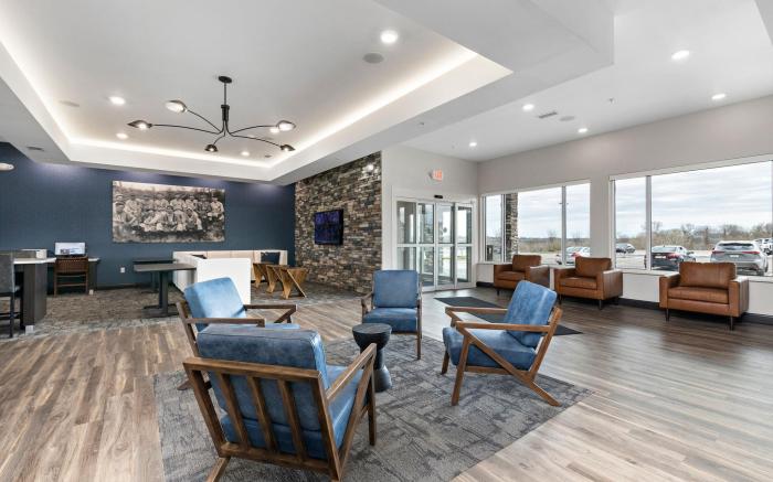 HOLIDAY INN EXPRESS KANSAS CITY NORTH PARKVILLE By IHG
