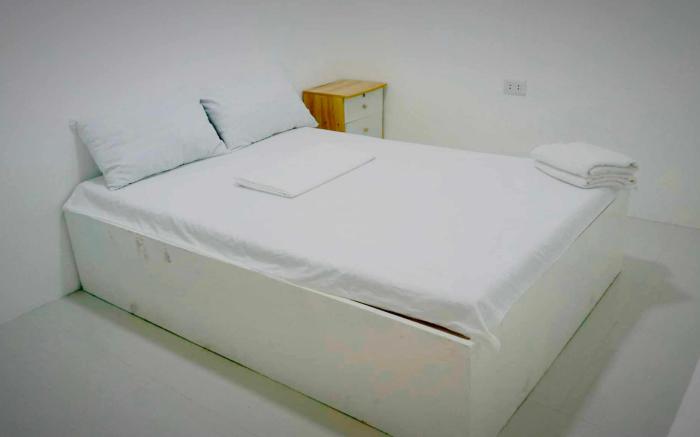RR Win Lodging House Santa fe - 206 Aircon Room