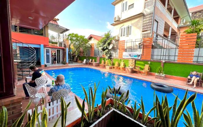 Ruby Riverside Hotel & Hostel