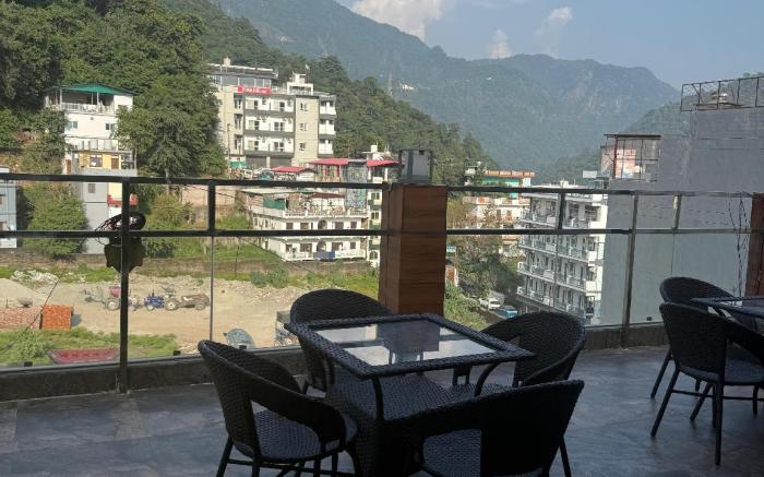 Hotel the shore by Trindra Hospitality 