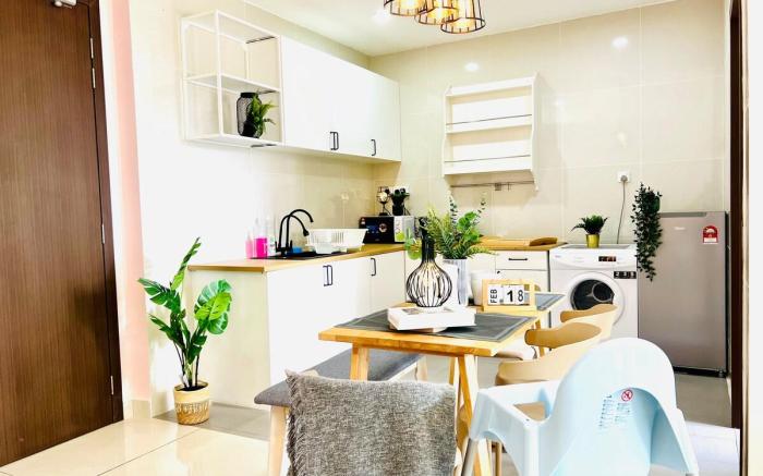 Spacious KSL 3Bedroom with Balcony and City Views