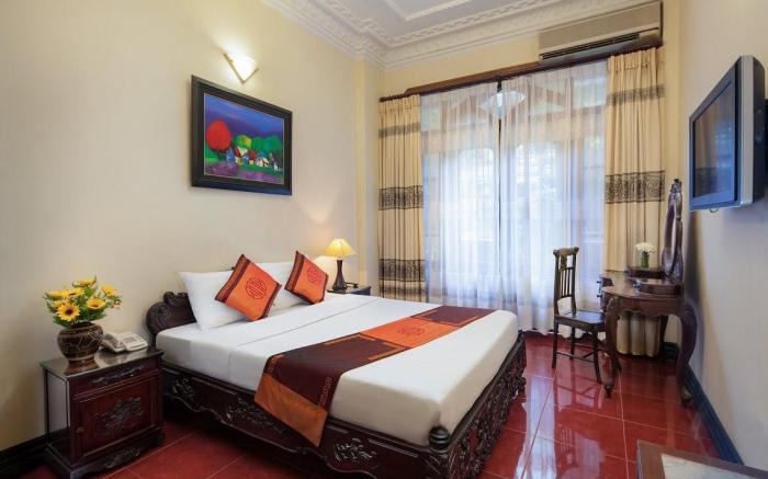 Lucky Central Hotel & Travel