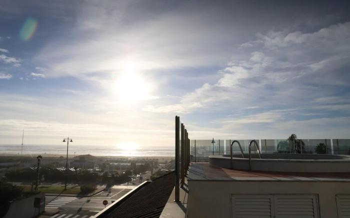 Sea view flat with swimming pool