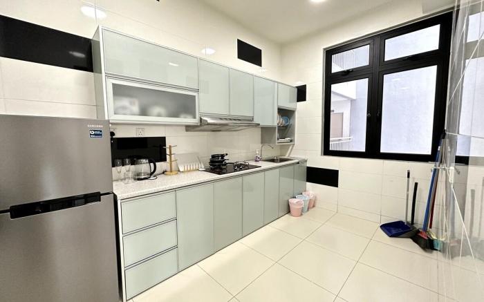 Three Bedroom for Family with Private Lift @Kempas