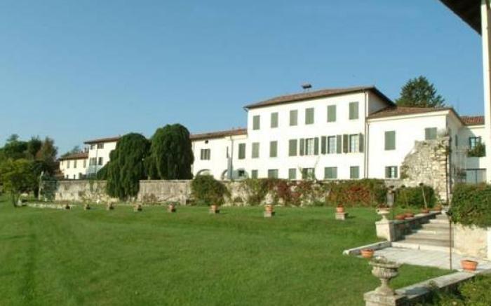 Hotel Villa Policreti