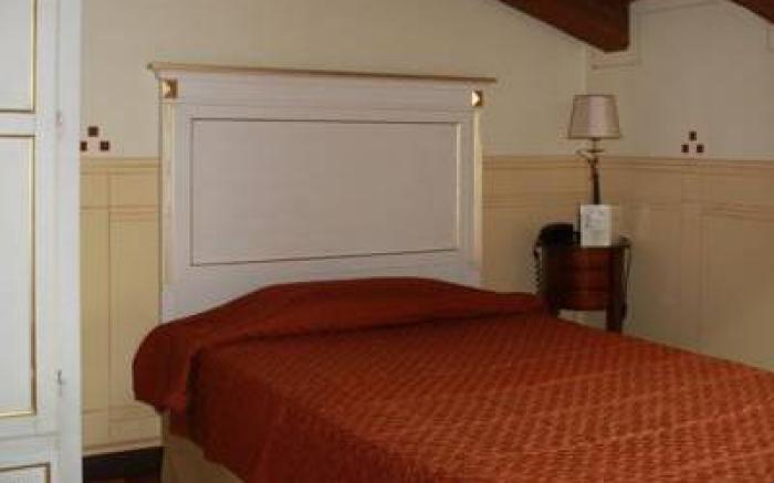Hotel Villa Policreti