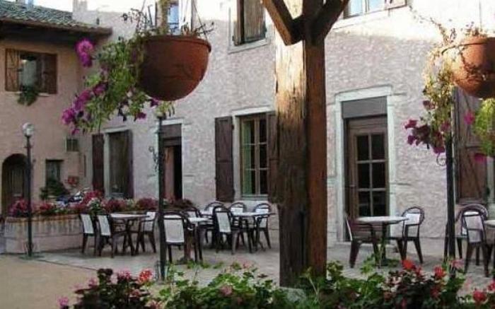 Le Relais Des Dix Crus - Logis Hotel