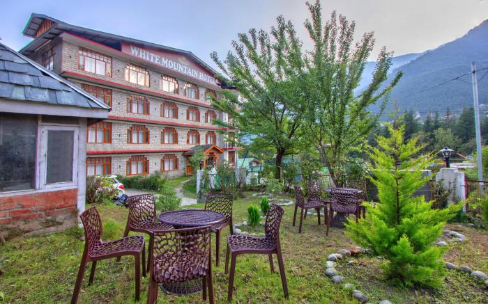 white Mountain Hotels