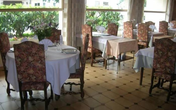 Hotel-Restaurant "Les Rochers"