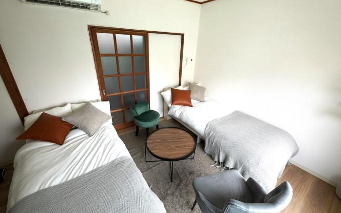 Close to Shinjuku![1st] Twin beds,Projector!