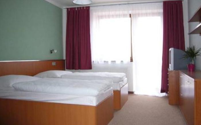 Hotel Ostrov Garni