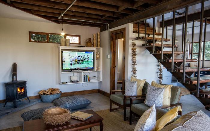 A Hilltop Country Retreat