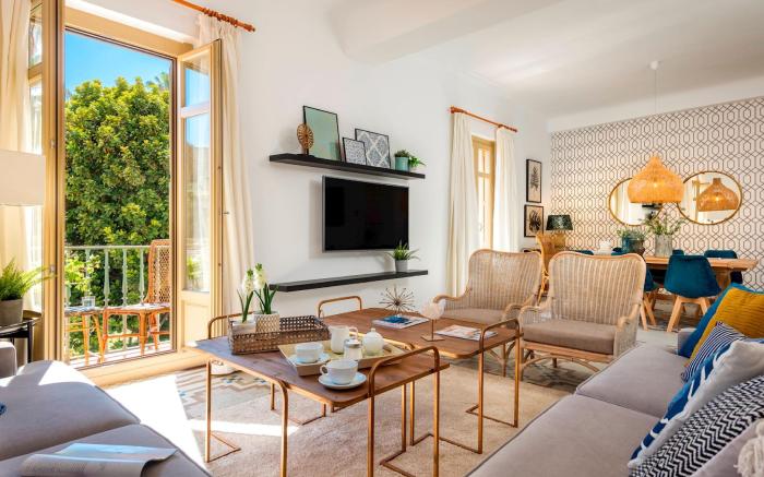 Bright & large 4Bd. apartment with views to the Alcazaba. Zegrí