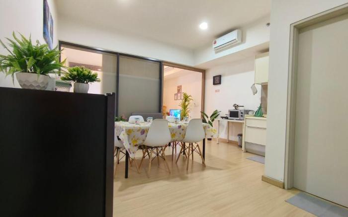 DSara Beauty Unit, 3 min to MRT, 2 Carpark, 6 Pax