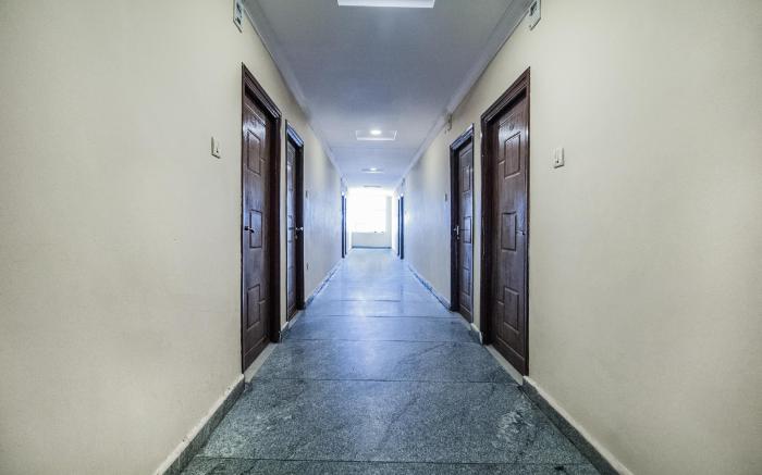 Hotel O Grand Brundavan