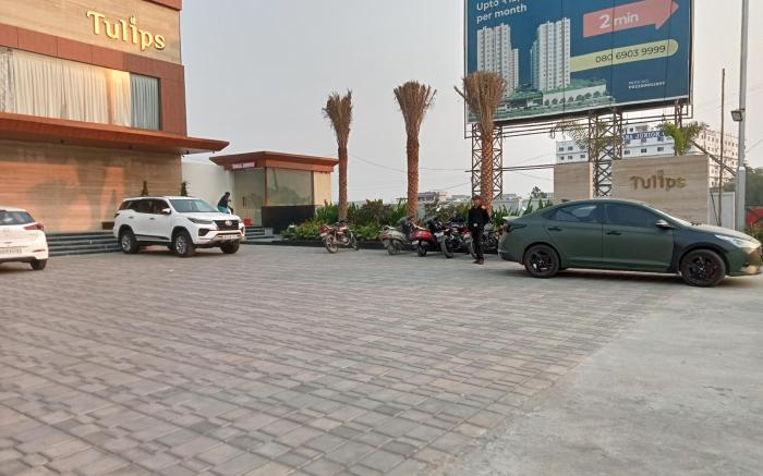 Hotel Tulips Grand