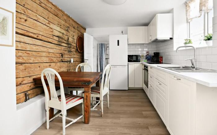 Renoverad central tvårumslägenhet på entréplan