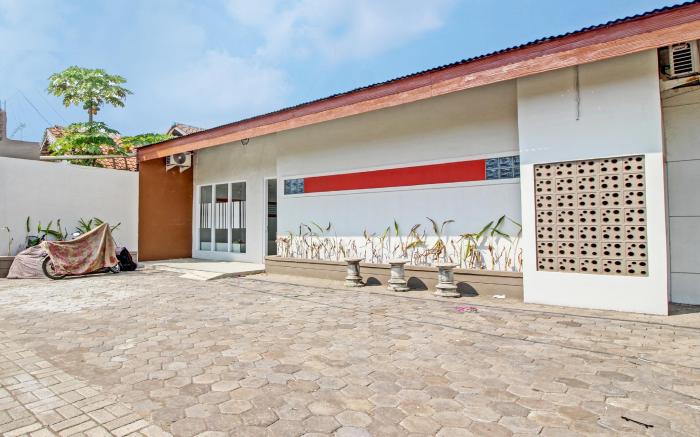 SPOT ON 92531 Pacar Guesthouse