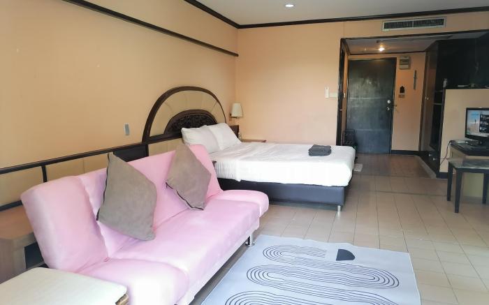 Khunpim's​  room close​ to​ Nimmanhaemin Rd 