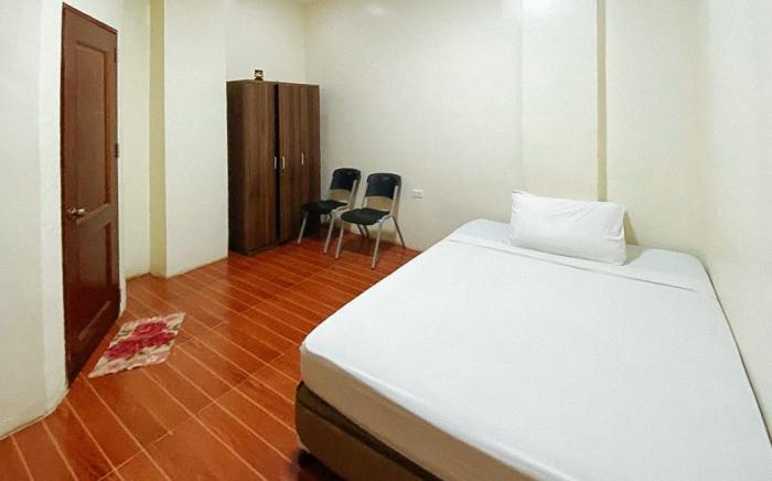 RedDoorz @ 4ks Pension House Bogo City Cebu
