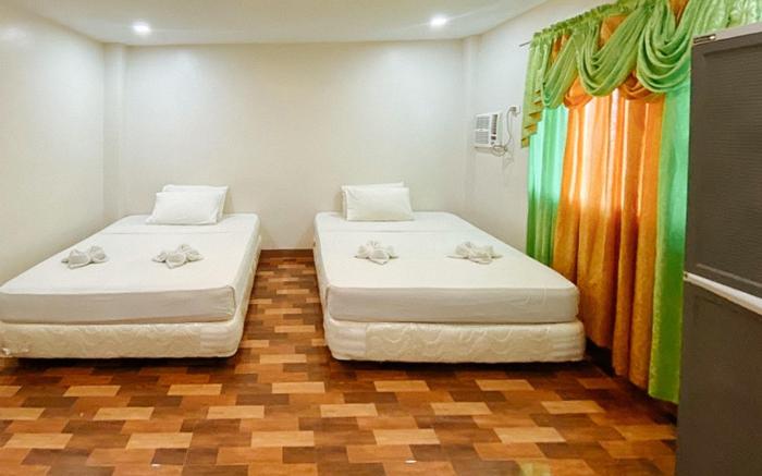RedDoorz @ 4ks Pension House Bogo City Cebu