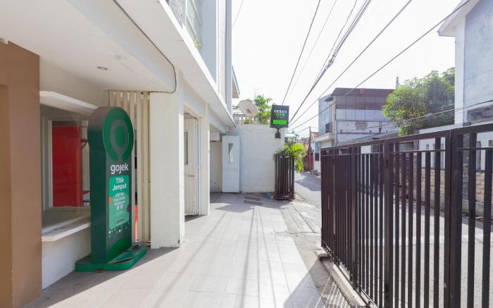 Urbanview Erga Family Residence Syariah Surabaya by RedDoorz