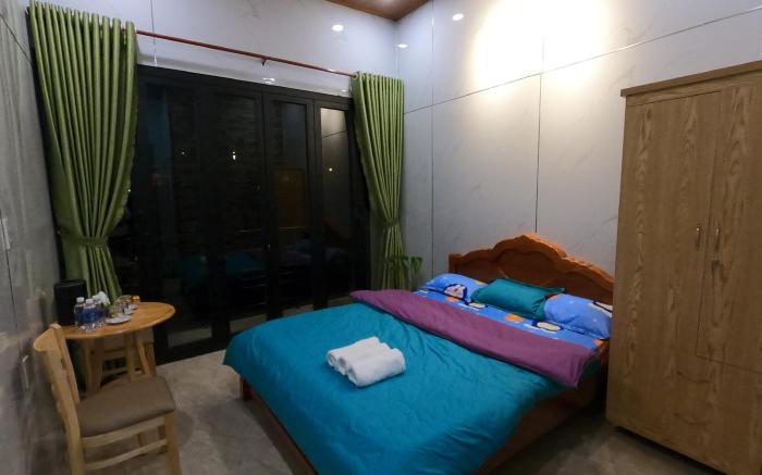 Queen room 1