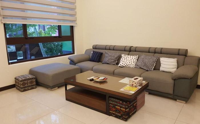 One to Four people to rent a place with kitchen