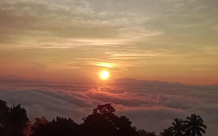 Sea of clouds  Staycation house