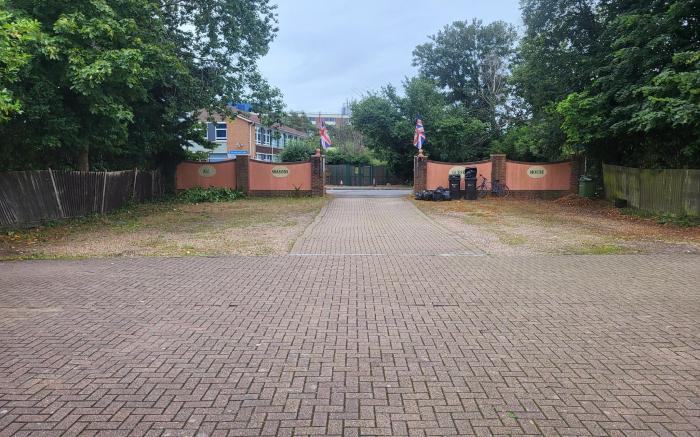 All Seasons Gatwick Guest House