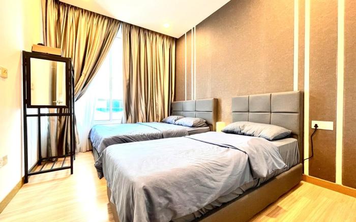 Melaka-Cozy 2-BR Retreat: AC, Street Views & Games