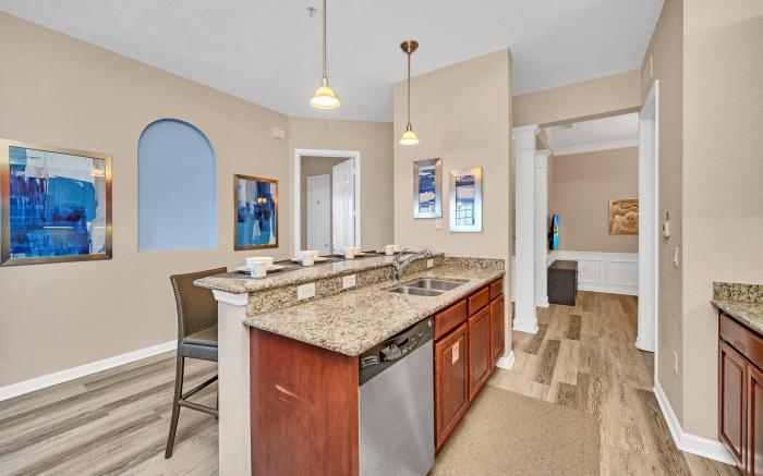 Lakeview Condo, Directly Next To Pool! *Near WDW*