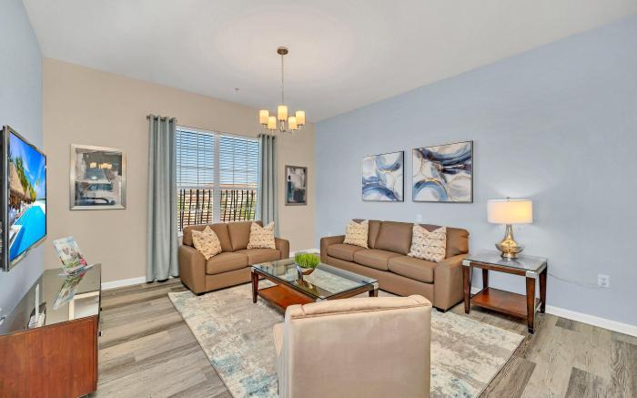 Lakeview Condo, Directly Next To Pool! *Near WDW*