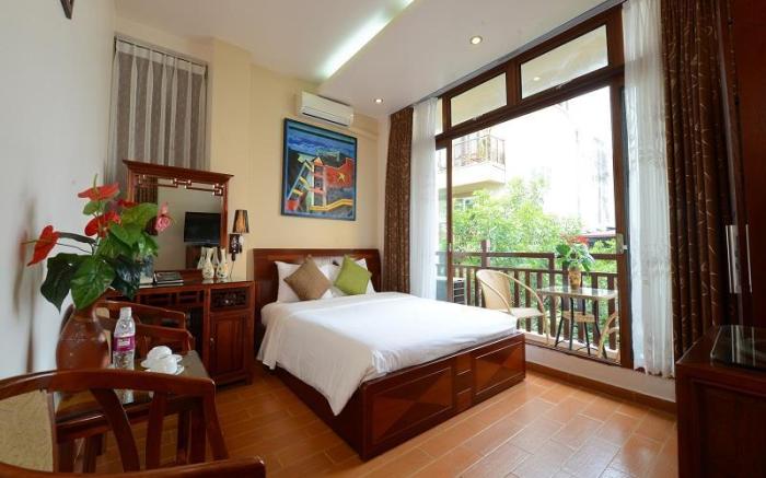 Artisan Lakeview Hotel