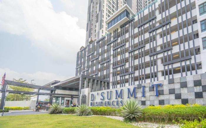 JB Kempas Luxury Condo w Free Parking Wi-fi TV Box