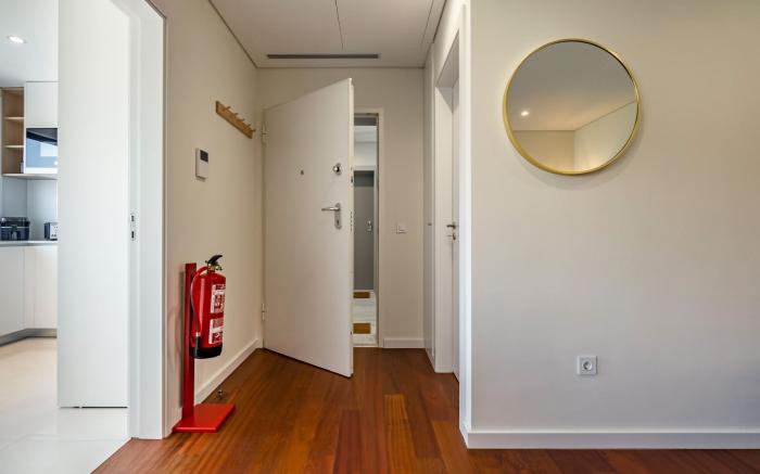 Nomad's Lux - 2BDR & Parking Flores Square Porto